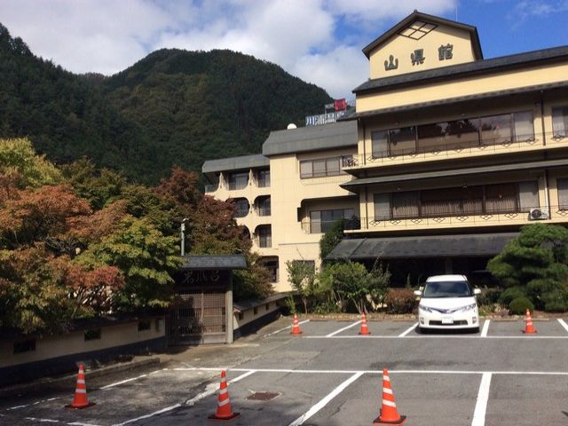 山間にひっそりと佇む旅館です☆