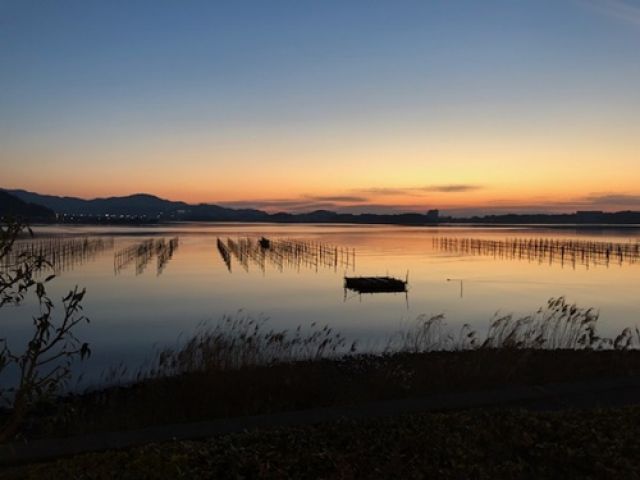 浜名湖の夕焼けです。自然豊かな立地です。