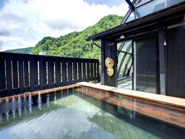 定山渓の人気宿、隣にある足湯処でのお仕事です♪